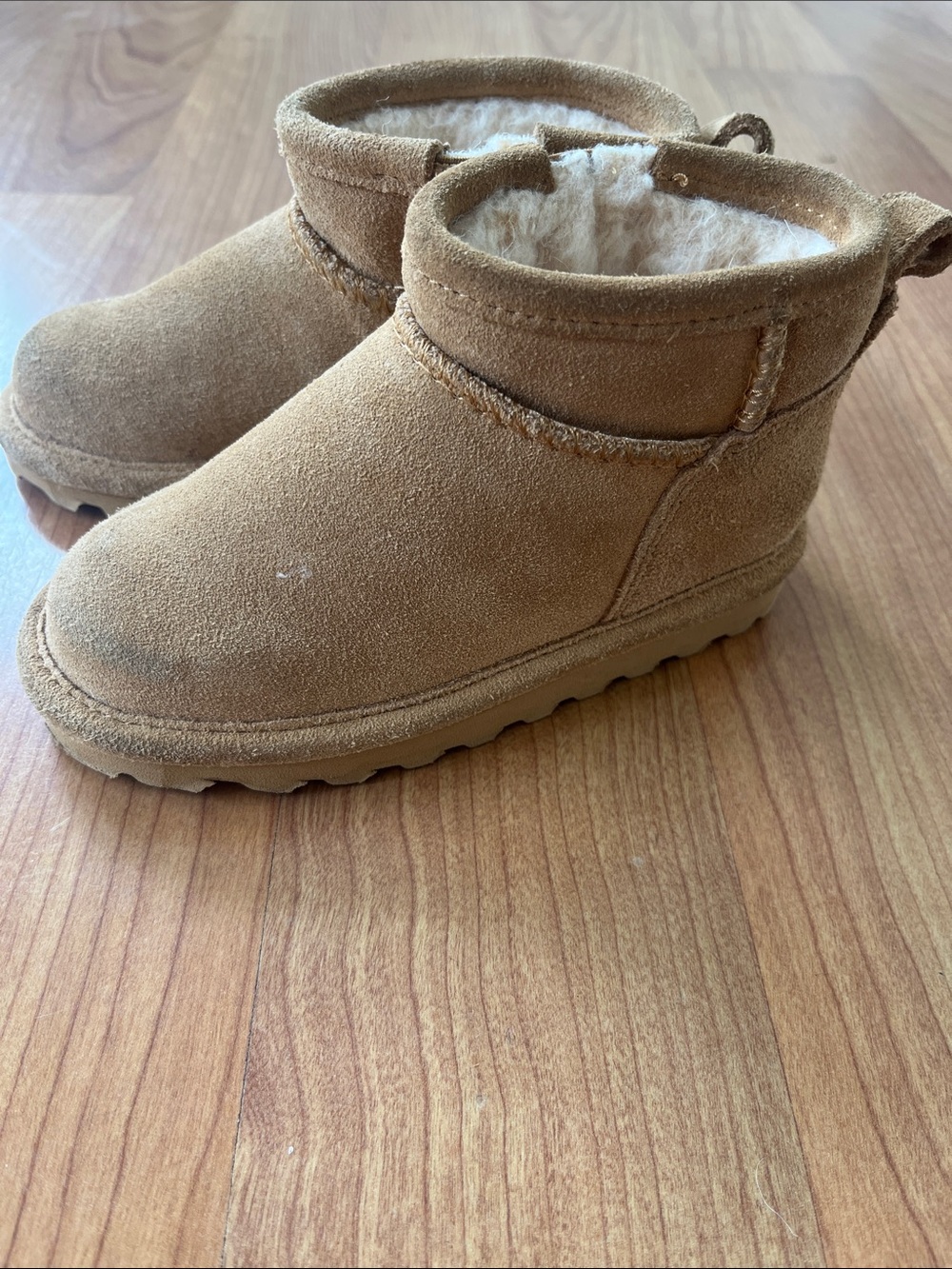 Bearpaw toddler shorty suede boots iced coffee color size 9